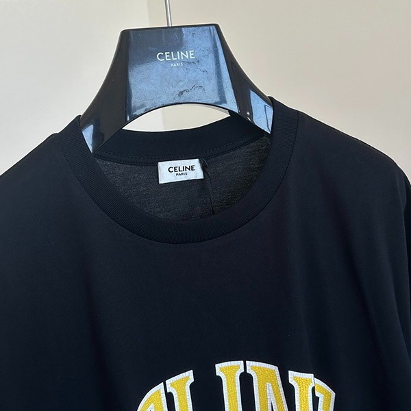 セリーヌ ルーズ Tシャツ コピー 2Y75F670Q